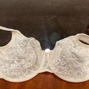 Cacique Cream full lace underwire Bra 44C